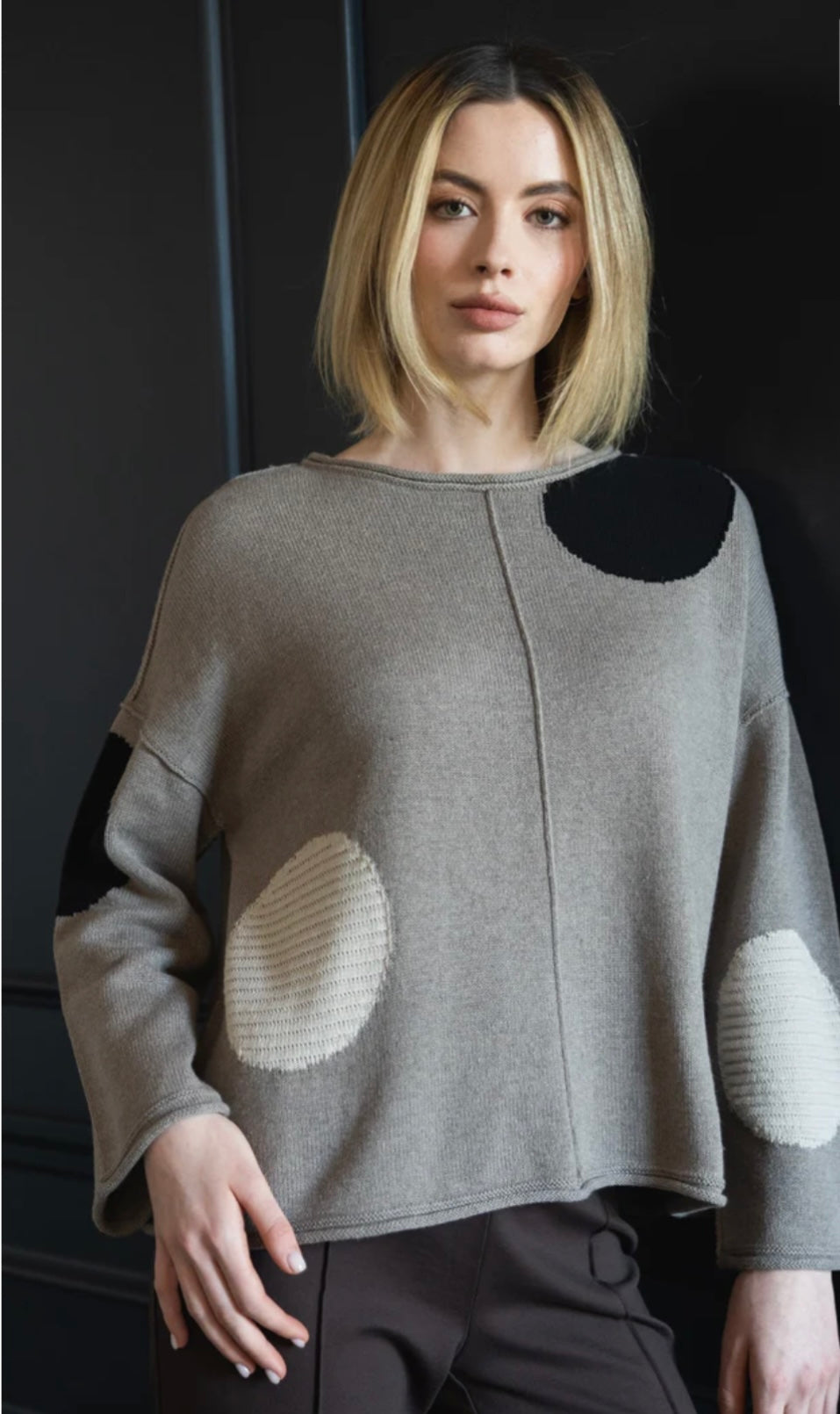Statement Circle Pullover